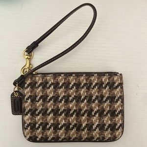 Coach • Herringbone Wristlet
